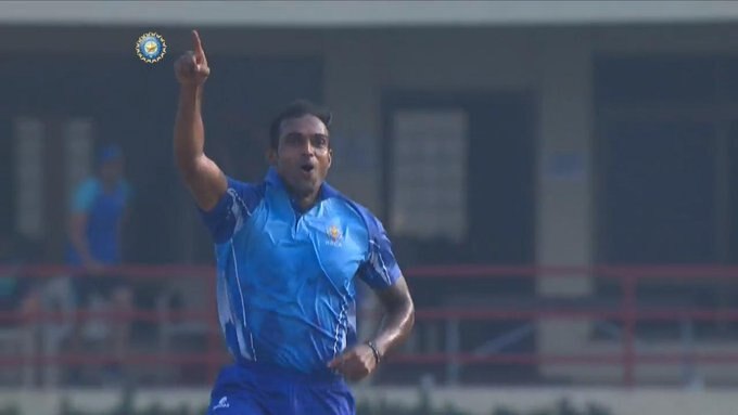 Watch video - Karnataka's Abhimanyu Mithun picks 5 wickets in an over including 4 in 4 balls পরপর ৪ বলে ৪ উইকেট, এক ওভারে ৫ শিকার, টি-টোয়েন্টি ক্রিকেটে বিরল কীর্তি মিঠুনের, দেখুন ভিডিও