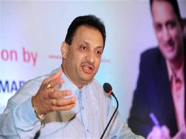 BJP leader Ananth Kumar Hegde makes big claim about Maharashtra government কেন্দ্রের ৪০,০০০ কোটি টাকা বাঁচাতে ৮০ ঘণ্টার জন্য মুখ্যমন্ত্রী হন ফড়ণবীশ, দাবি বিজেপি সাংসদের