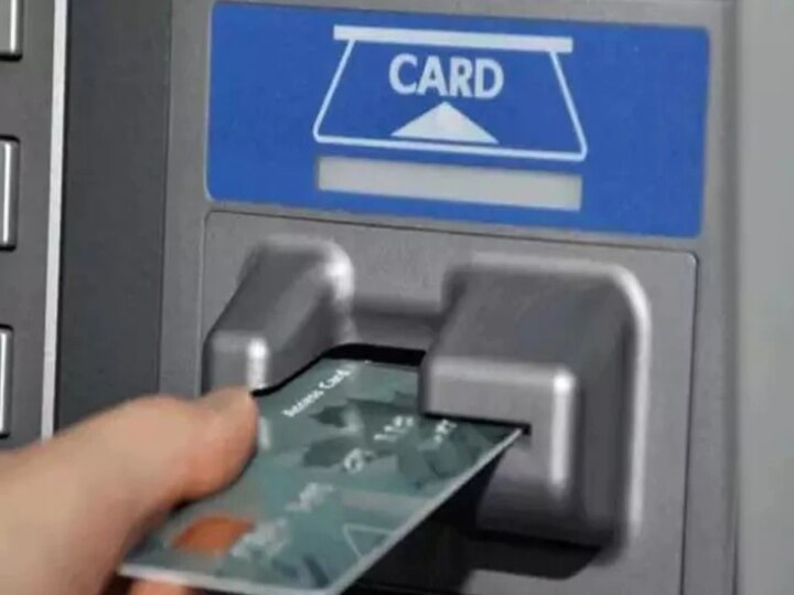 Again allegation of ATM fraud in Kolkata একদিনে যাদবপুর থানায় ১৪টি অভিযোগ দায়ের, ফের এটিএম জালিয়াতির আতঙ্ক