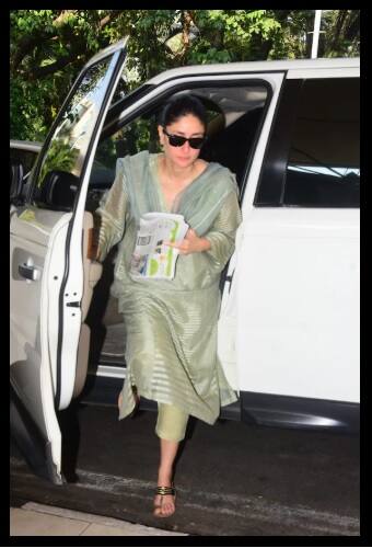 তাঁর পায়ে ছিল মানানসই কোলাপুরি চটি।