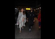 দেখুন, বিমানবন্দরে দারুণ মেজাজে শাহিদ ও মীরা!