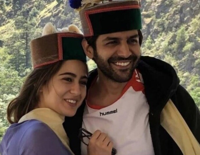 kartik-aryan-says-he-wanted-sara-ali-khan-to-be-his-wife-video-gets-viral সারা আলি খানকে ‘পত্নী’ হিসেবে দেখতে চান! এ কী বললেন কার্তিক আরিয়ান