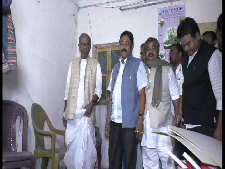 CPM recapture party office at Barrackpur with help of TMC অর্জুন সিংহর গড়ে খোয়ানো পার্টি অফিসের চাবি সিপিএমের হাতে তুলে দিল তৃণমূল