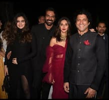 ছবিতে দেখুন: বান্ধবীদের সঙ্গে নিয়ে পার্টিতে গেলেন ফারহান আখতার ও অর্জুন রামপাল