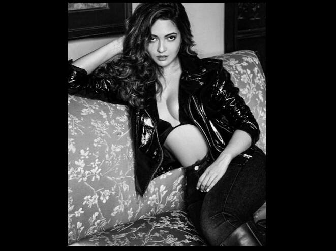 রিয়ার পরবর্তী কাজের ব্যাপারে জানতে আগ্রহী অনুরাগীরা। যদিও এ ব্যাপারে কিছুই জানাননি তিনি। সব ছবি রিয়া সেনের ইনস্টাগ্রাম।