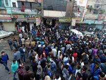 ছবিতে দেখুন: দিল্লিতে বহুতলের কারখানায় বিধ্বংসী অগ্নিকাণ্ডে মৃত ৪৩, গ্রেফতার ১