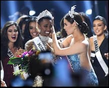 প্রথাগত ভাবনা ভেঙে মিস ইউনিভার্সের মুকুট ছিনিয়ে নিলেন দক্ষিণ আফ্রিকার জোজিবিনি টুনজি