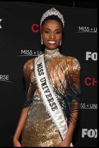 মিস ইউনিভার্সের খেতাব জেতার পর জোজিবিনি বলেন, ‘‘ আমি এমন একটা দুনিয়ায় বড় হয়েছি, যেখানে আমার মতো দেখতে মহিলা, আমার মতো গায়ের রঙ, আমার মতো চুলের ধরণ যাঁদের, তাঁদের কখনও সুন্দর ভাবা হয় না। সময় এসেছে এই বৈষম্য বন্ধ করার। আমি চাই শিশুরা আমার মুখের দিকে তাকাও । তোমরা নিজেদের প্রতিচ্ছবি দেখতে পাবে আমার মধ্যে। ’’