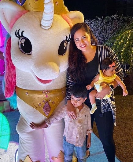 সপুত্র-কন্যা সমীরা রেড্ডি।