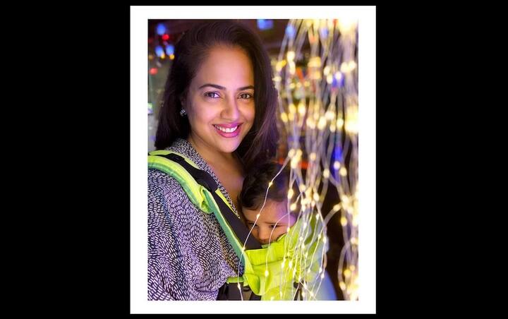 গত জুলাইতেই জন্ম হয়েছে সমীরা রেড্ডির দ্বিতীয় সন্তান নইরার। এরই মধ্যে মায়ের সঙ্গে বিভিন্ন জায়গায় ঘুরে বেড়াতে দেখা যাচ্ছে তাকে।