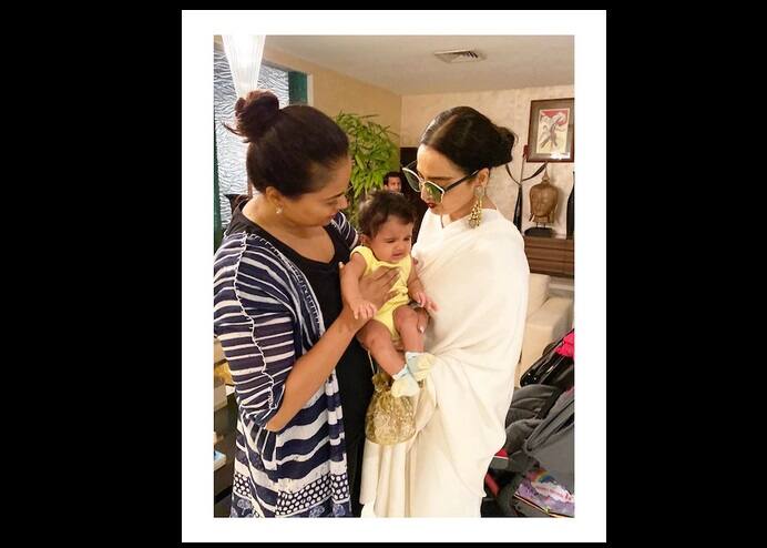 লেজেন্ড অভিনেত্রীকে কাছে পেয়ে উচ্ছ্বসিত সমীরা।