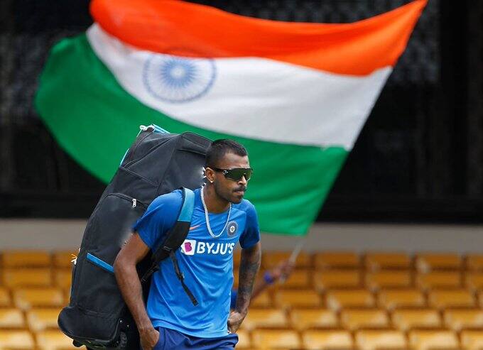 Hardik Pandya back in nets with full force; Mumbai Indians post video নেটে ব্যাটিং-বোলিং শুরু হার্দিকের, ভিডিও পোস্ট করল মুম্বই ইন্ডিয়ান্স