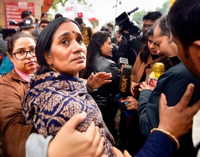 Our struggle will end on March 3 when convicts will be hanged: Nirbhayas mother ৩ তারিখ অপরাধীদের ফাঁসি হলে আমাদের লড়াই শেষ হবে, বললেন নির্ভয়ার মা
