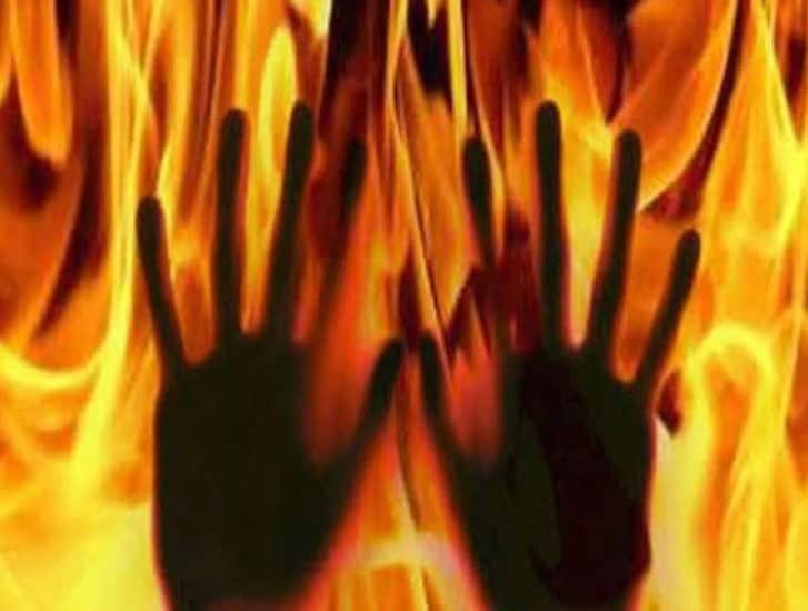 স্মার্টফোন, টিভির অভাবে অনলাইন ক্লাস না করতে পারায় আত্মঘাতী কেরলের কিশোরী Kerala: Unable to attend online class, school student ends life স্মার্টফোন, টিভির অভাবে অনলাইন ক্লাস না করতে পারায় আত্মঘাতী কেরলের কিশোরী