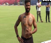 দেখুন, শরীর জুড়ে বিরাট কোহলির ট্যাটু! নজর কাড়লেন ওড়িশার অনুরাগী