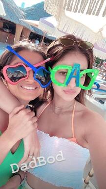 দুবাইতে বন্ধুদের সঙ্গে ছুটি কাটাচ্ছেন অনন্যা পাণ্ডে