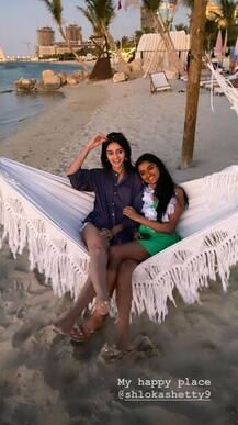 দুবাইতে বন্ধুদের সঙ্গে ছুটি কাটাচ্ছেন অনন্যা পাণ্ডে