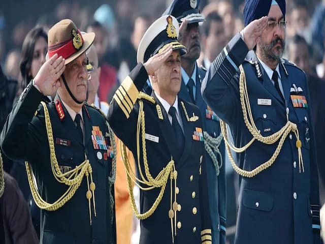 Cabinet Clears Chief Of Defence Staff Post; Bipin Rawat Likely To Be The First CDS: Sources চিফ অফ ডিফেন্স স্টাফ পদকে সবুজ সঙ্কেত কেন্দ্রের, প্রথম সিডিএস হতে পারেন সেনাপ্রধান জেনারেল বিপিন রাওয়াত