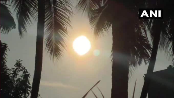 কোচি থেকেও প্রত্যক্ষ করা যায় সূর্যগ্রহণ। ছবি সৌজন্যে এএনআই