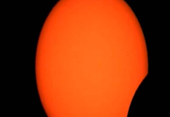 হংকং থেকেও দেখা যায় বলয়গ্রাস সূর্যগ্রহণ।