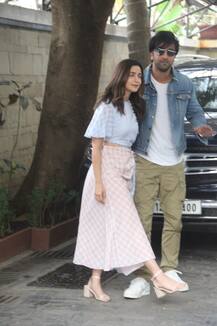 প্রথম ধরা দিলেন হাতে হাত ধরে, কপূর বাসভবনে যাওয়ার পথে আলিয়া-রণবীর