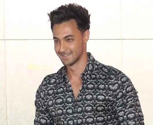 অর্পিতার স্বামী আয়ূষকেও দেখা গেল পার্টিতে।