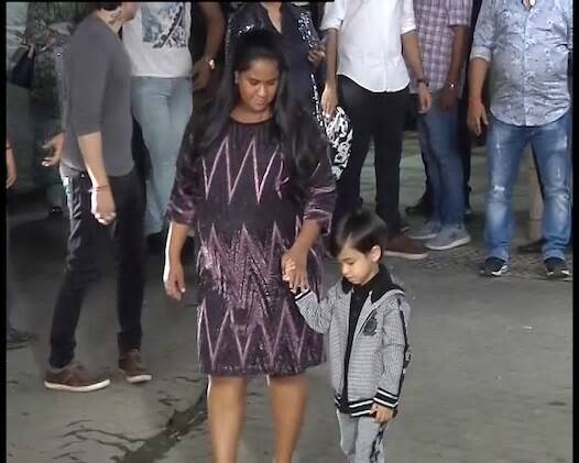 বোন অর্পিতাও দাদাকে জন্মদিনের শুভেচ্ছা জানাতে আসেন। 