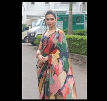 ছবিতে দেখুন, শাড়ি পরে 'ছপক' ছবির প্রচার! দীপিকায় মুগ্ধ নেটিজেনরা