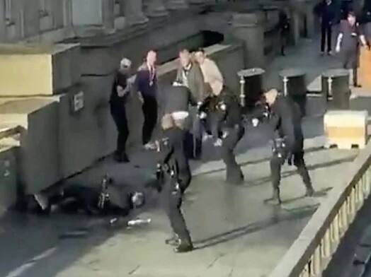 ২৯ নভেম্বর লন্ডন ব্রিজে ছুরি নিয়ে হামলা চালায় উসমান খান নামে এক সাজাপ্রাপ্ত জঙ্গি। এই হামলায় দু’জনের মৃত্যু হয় এবং তিনজন জখম হন। এই হামলার দায়স্বীকার করে ইসলামিক স্টেট জঙ্গিগোষ্ঠী। তারা উসমানকে নিজেদের সদস্য বলে দাবি করে।