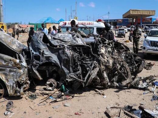 শনিবার সোমালিয়ার রাজধানী মোগাদিসুতে ভয়াবহ জঙ্গি হামলায় অন্তত ৯০ জনের মৃত্যু হয় এবং ১৩০ জন জখম হন।