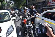 ছবি: মুম্বইয়ের রাস্তায় বাইক চালাচ্ছেন সোনাক্ষী, অবাক ভক্তরা