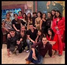 নতুন বছরে পরিবারকে নিয়ে পার্টি শাহরুখ-গৌরীর, হাজির অন্যান্য তারকারাও