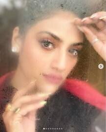 দেখুন নুসরতের শীতের সাজ