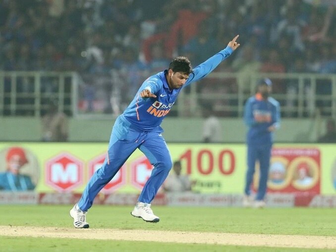 প্রথম ভারতীয় বোলার হিসেবে আন্তর্জাতিক ক্রিকেটে দু’বার হ্যাটট্রিক করার কৃতিত্ব অর্জন করেছেন কুলদীপ যাদব। টি-২০ বিশ্বকাপের আগে তাঁর এই পারফরম্যান্স আশা জোগাচ্ছে। তবে এই চায়নাম্যান স্পিনার মাঝেমধ্যেই ফর্ম হারিয়ে ফেলেন, যা চিন্তার বিষয়। টি-২০ বিশ্বকাপ তাঁর কাছে বড় পরীক্ষা হতে পারে। জাতীয় দলে জায়গা ধরে রাখতে হলে তাঁকে ধারাবাহিকভাবে ভাল পারফরম্যান্স দেখিয়ে যেতে হবে।