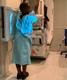 ক্রিসমাসের উপহার হিসেবে পাওয়া অ্যাপেলের ইয়ারপড গিলে ফেলল সাত বছরের শিশু