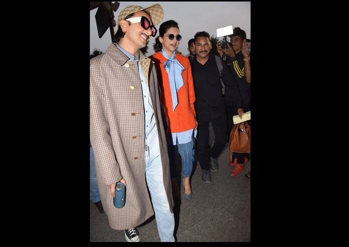 খোশমেজাজেই ভক্তদের আবদার রাখলেন তারকা-দম্পতি।