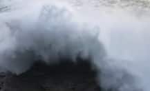 দেখুন: প্রবল ঢেউয়ে ছিটকে সমুদ্রে পড়লেন পর্যটক, কোনওক্রমে উদ্ধার