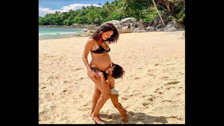 দেখুন, প্রথম সন্তানের সঙ্গে লিজা।