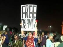 জেএনইউ: ‘ফ্রি কাশ্মীর’ প্ল্যাকার্ড, মহিলার বিরুদ্ধে ব্যবস্থা নিচ্ছে মুম্বই পুলিশ, গেটওয়ে অব ইন্ডিয়া বিক্ষোভ দেখানোর জায়গা নয়, বললেন মহারাষ্ট্রের স্বরাষ্ট্রমন্ত্রী, উদ্ধবকে কটাক্ষ ফঢ়নবিশের