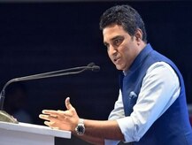 মুম্বইয়ে জেএনইউ-এ হিংসার প্রতিবাদকে সমর্থন সঞ্জয় মঞ্জরেকর, ‘কাশ্মীরের স্বাধীনতা’ চেয়ে প্ল্যাকার্ডের কথা উল্লেখ করে সমালোচনা যোগেশ্বর দত্তর