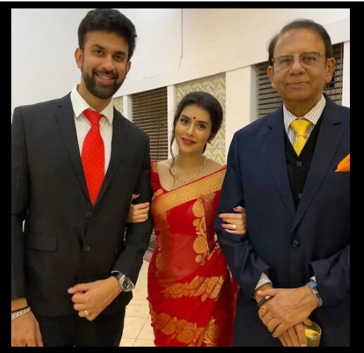 পরিবারের সঙ্গে চারু ও রাজীব।