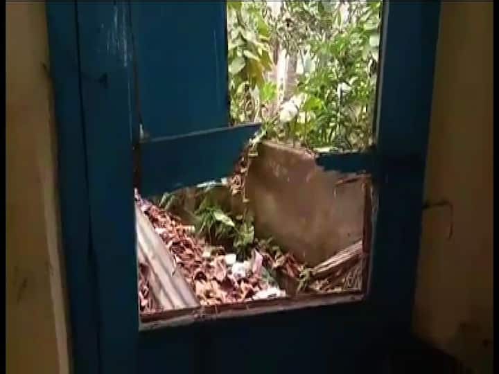 সেখান থেকে বাজেয়াপ্ত করা বাজি নিষ্ক্রিয় করতে গিয়েই এবার বিপত্তি! যা ঘিরে প্রশ্নের মুখে পুলিশের পারদর্শীতা!!! চরম গাফিলতির অভিযোগ!!!