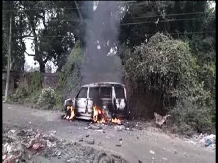পুলিশ সূত্রের খবর, নৈহাটির ছাইঘাটে গত কয়েকদিন ধরেই বাজেয়াপ্ত করা নিষিদ্ধ বাজি নিষ্ক্রিয় করার কাজ চলছিল।