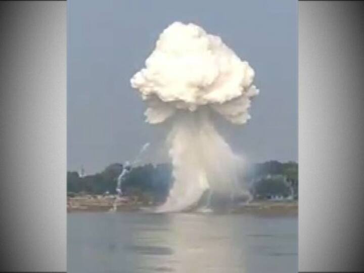 সবদিক খতিয়ে দেখার জন্য ফরেন্সিক বিশেষজ্ঞরা শুক্রবার এলাকায় যাবেন।