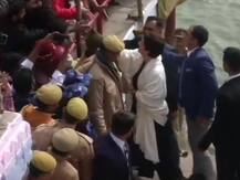 মোদির কেন্দ্র বারাণসীতে প্রিয়ঙ্কা, দেখা করবেন নাগরিকত্ব আইনের প্রতিবাদ করে গ্রেফতার পড়ুয়াদের সঙ্গে