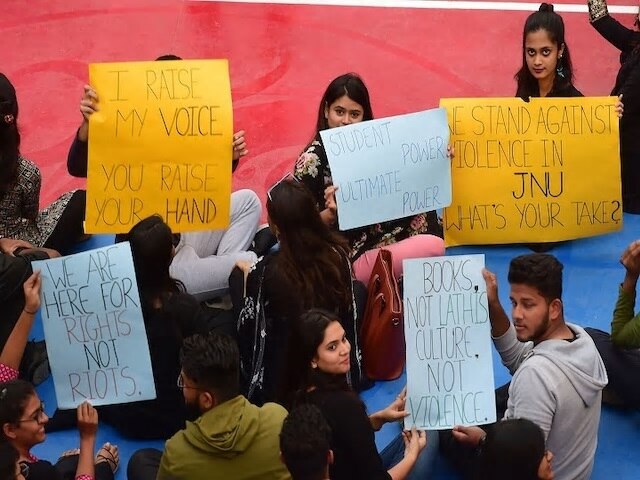Can Understand Their Pain As It Happens In Pakistan Too: Karachi Students On JNU Violence ‘ওদের যন্ত্রণা বুঝতে পারছি, পাকিস্তানেও এমনই হয়’ : জেএনইউ-র ঘটনা নিয়ে করাচিতে প্রতিবাদ পড়ুয়াদের