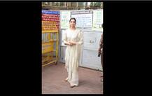 দেখুন, 'ছপাক' মুক্তির পর সিদ্ধি বিনায়ক মন্দিরে পুজো দিলেন দীপিকা