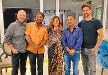 ৪৬-এ পড়েছেন হৃতিক, মা পিঙ্কি শেয়ার করলেন তাঁর ব্রেন সার্জারির ছবি