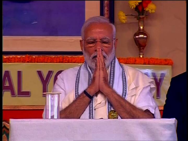 দু দিনের সফরে কলকাতায় নরেন্দ্র মোদি। প্রধানমন্ত্রী হওয়ার পর এই প্রথম বেলুড় মঠে রাত্রিবাস করলেন নরেন্দ্র মোদি। থাকলেন মন্দির সংলগ্ন ইন্টারন্যাশনাল গেস্টহাউসের দো-তলার ঘরে।