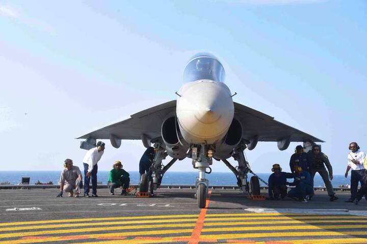 পাশাপাশি, তিনি অ্যারোনটিক্যাল ডেভেলপমেন্ট এজেন্সি, ভারতীয় নৌসেনা, হিন্দুস্তান অ্যারোনটিক্স লিমিটেড, সিএসআইআর ও ডিজিএকিউএ-কে অভিনন্দন জানান।